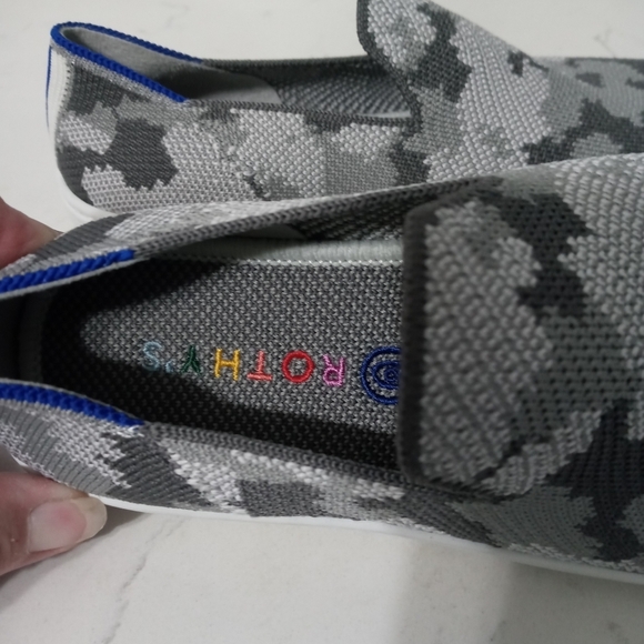 Rothy's Childs size 2 Gray White Camouflage Slip on boat shoes/Sneakers - Picture 3 of 5